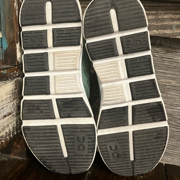 On Cloud Play Lifestyle kids shoe size 1.5 Sage/White - Picture 5 of 5